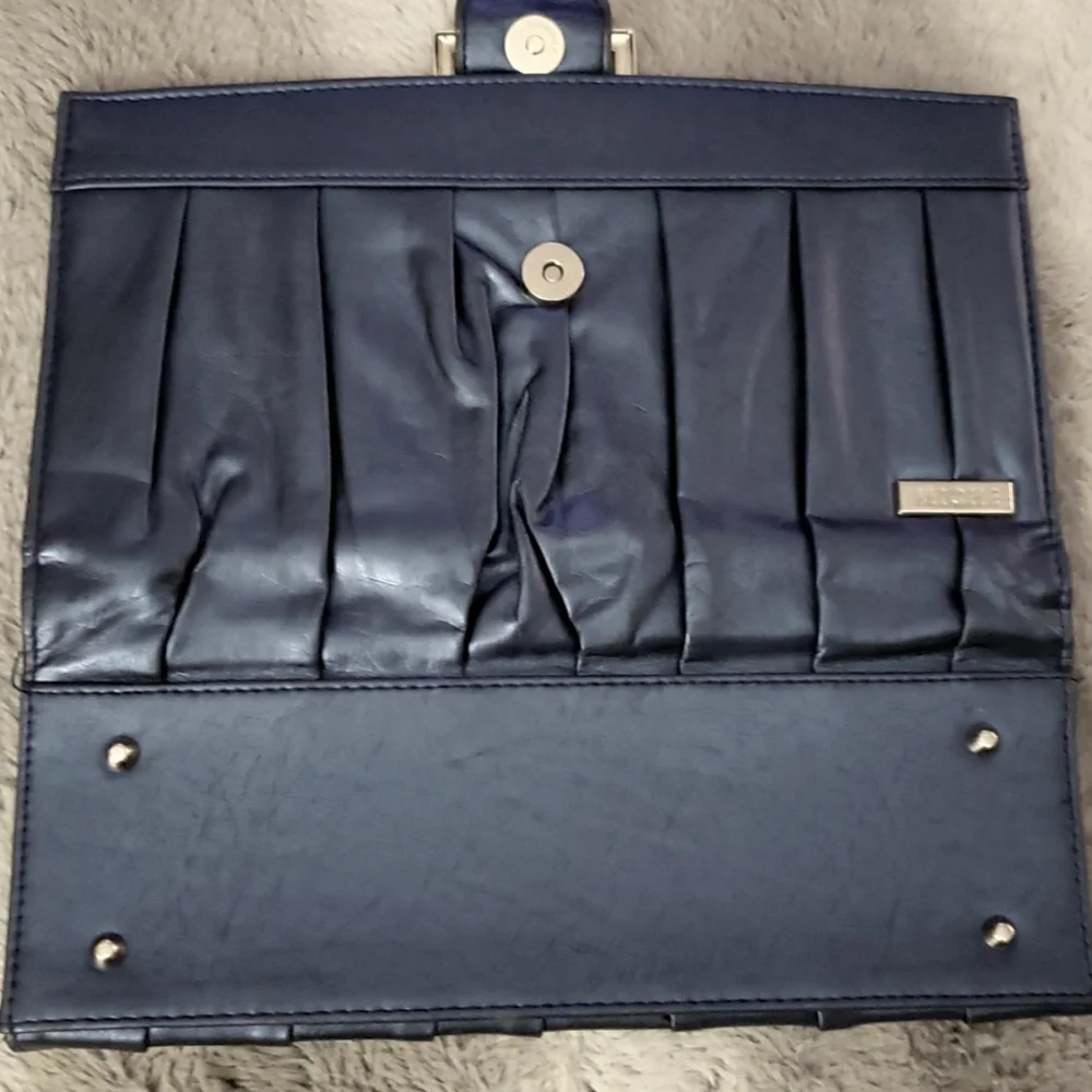 Miche vintage magnetic purse cover. Like new condition never used .